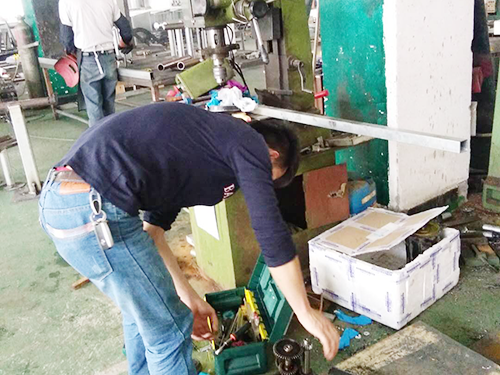 惠州杭州西湖台钻有限公司ZⅩ7045台式铣钻床维修