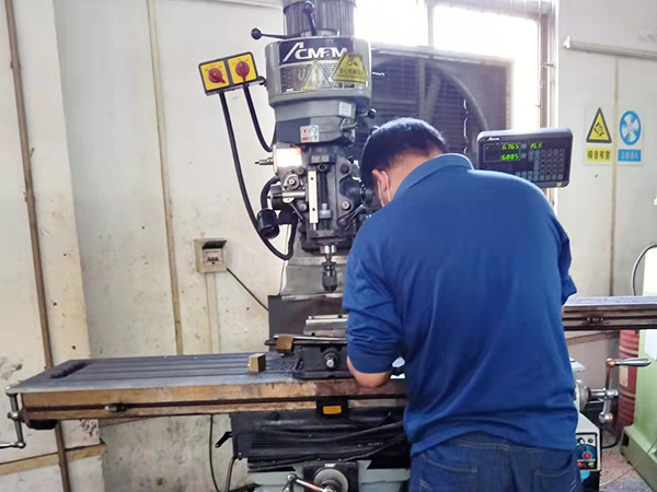 东莞市石碣丰堡艾克门FTH一X4铣床维修