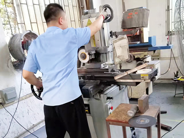 东莞市万江丰堡艾克门FGM一450手摇磨床维修