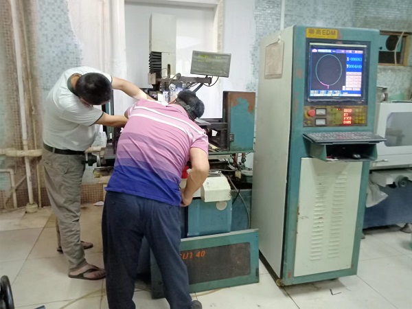 东莞石碣联高H一C∪T一40F中走丝维修